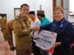 Bupati Kudus Salurkan Banpol Rp2,56 Miliar untuk 10 Parpol